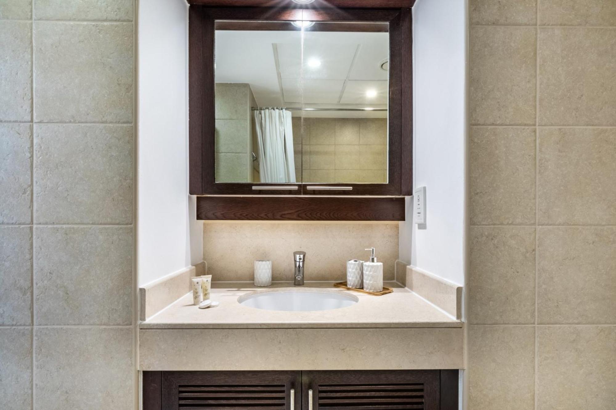 Stunning 1-bedroom With Full Burj Khalifa View - 5-min Walk To Mall شقة