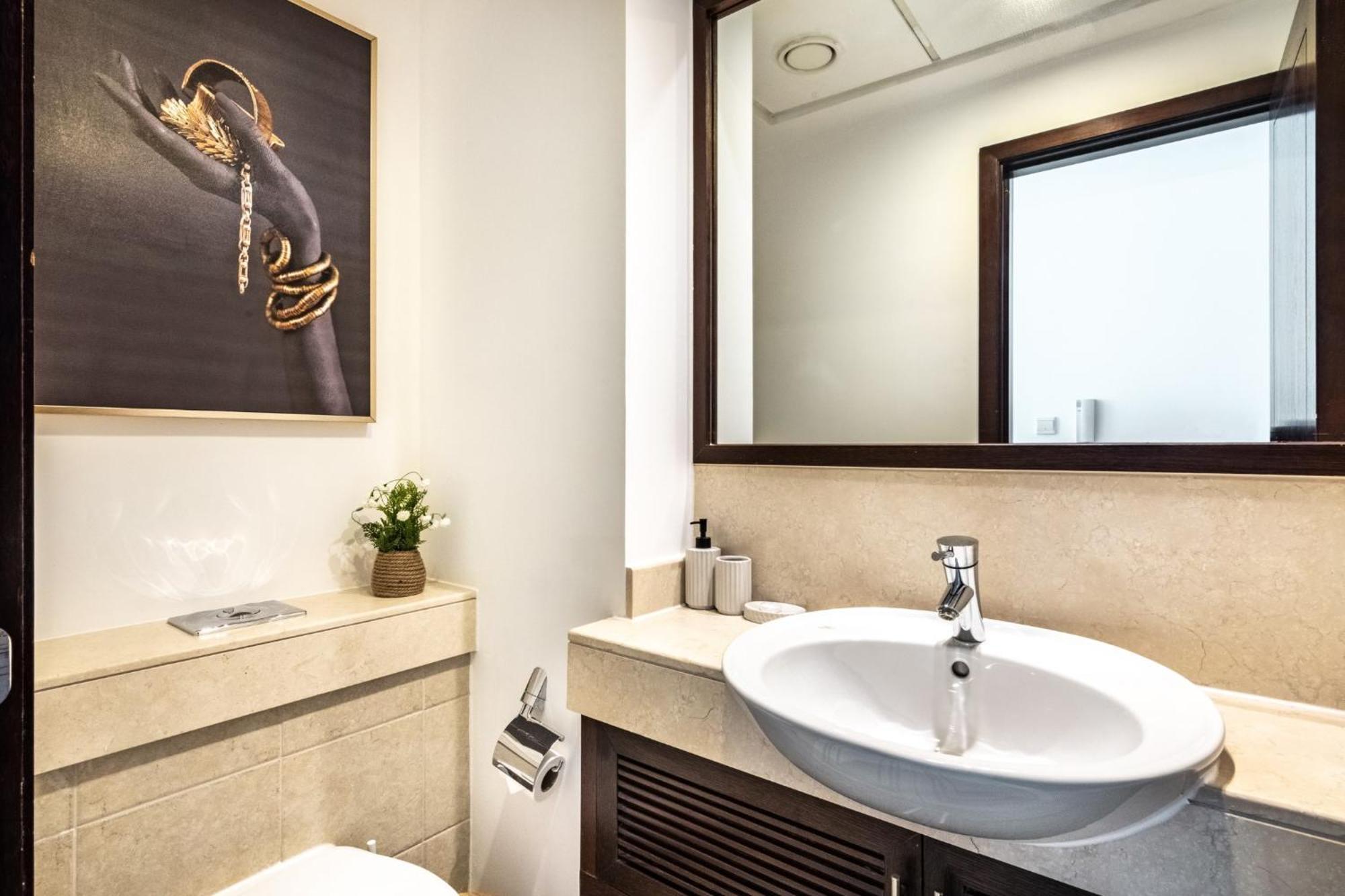 Stunning 1-bedroom With Full Burj Khalifa View - 5-min Walk To Mall * دبي